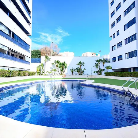 Estepona Port Bullring And Beach 2 Parkings شقة