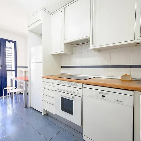 Estepona Port Bullring And Beach 2 Parkings Естепона